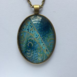 3 x 4cm glass cabochon pendant 24 inch zinc alloy chain and tray