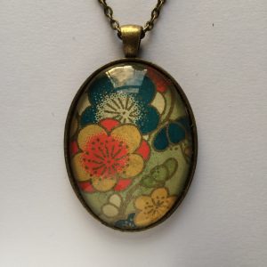 3 x 4cm glass cabochon pendant 24 inch zinc alloy chain and tray